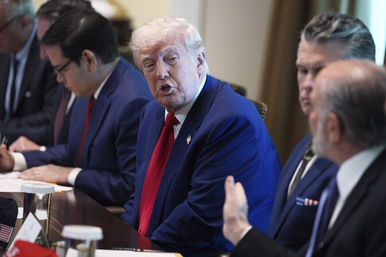 "POKUŠAVAM DA SE IZVUČEM IZ RATA U UKRAJINI" Tramp: Ovo je nezamislivo (VIDEO)