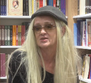 BEBI DOL IZBAČENA IZ STANA, KOMŠIJE ZGROŽENE: "Dotakla je dno, živi bizaran način života"