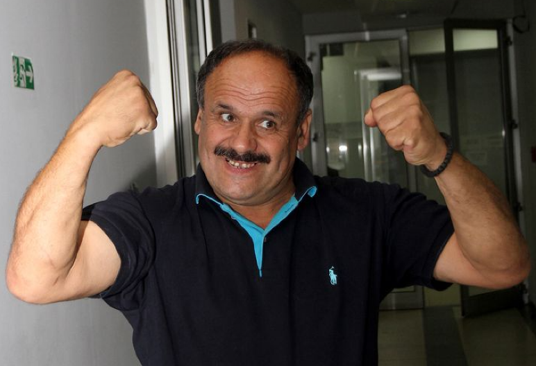 KOMŠIJU UDARIO ČEKIĆEM U GLAVU, TUKAO KOMŠINICU... Zmaj od Šipova je juče uhapšen, a ovo nije prvi put da ima problem sa zakonom