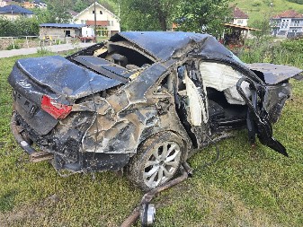 JEZIV UDES U NOVOM PAZARU: DVA BRATA AUDIJEM SLETELA S PUTA, JEDAN KRITIČNO! Na putu ostali tragovi kočenja od 150 metara!