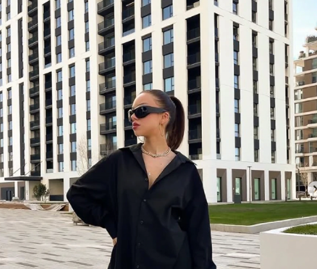 TRUDNA NAŠA PEVAČICA (23) Čeka dete da fudbalerom iz Afrike, ponosno pokazala stomak (FOTO)