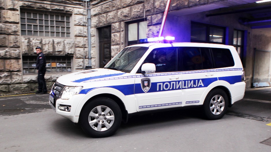 TINEJDŽER UPAO NA PUMPU I ODNEO 176.000 DINARA Policija brzo pronašla lopova iz Kragujevca