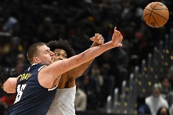 PA OVO JE NEMOGUĆE Sudije poništile Jokiću jedan od najluđih koševa ikada (VIDEO)