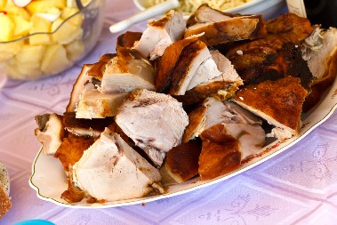 PRASEĆE PEČENJE IZ RERNE Dodajte 1 sastojak, kožica će biti hrskava, a meso sočno kao iz pečenjare!