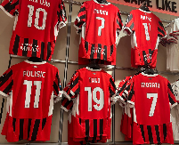 PAPRENE CENE U MILANOVOM ŠOPU NA "SAN SIRU" Kada vidite cenu dresova zavrteće vam se u glavi (FOTO)