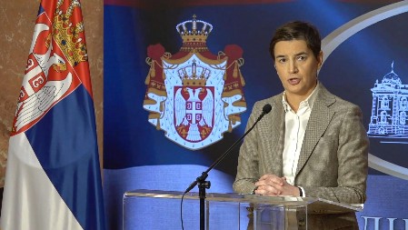 "DA LI MISLE DA SU SVI GRAĐANI SRBIJE SLEPI I GLUVI" Ana Brnabić: Pričaju da Srbija ključa, a neće izbore (VIDEO)