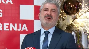 HRVATSKI KANDIDAT ZA PREDSEDNIKA SE RASPLAKAO PRED KAMERAMA! Oglasila se i njegova majka: "Otac mu je skakao do plafona od sreće" (VIDEO)