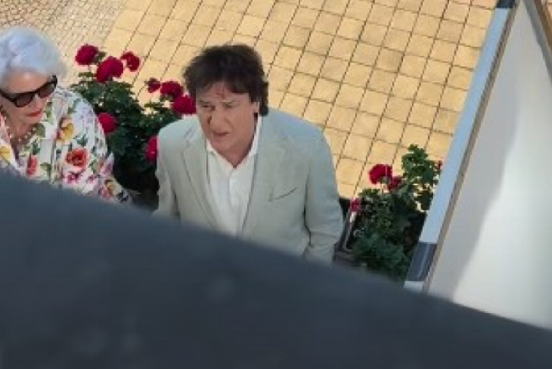 POZNATA SRPKINJA ZAVRŠILA U HOTELU SA ZDRAVKOM ČOLIĆEM Krišom snimila pevača, pa objavila sve javno: "Bilo mi je neprijatno"