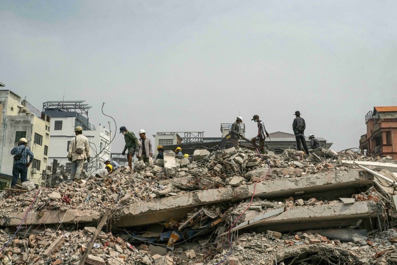 SNIMAK ZEMLJOTRESA LEDI KRV U ŽILAMA Trenutak kada se zemlja rascepila prvi put uhvaćen kamerom u Mjanmaru (VIDEO)