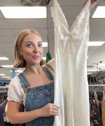 KUPILA HALJINU ZA 600 DINARA, PA ZANEMELA KAD JE VIDELA ETIKETU U rukama je držala komad vredan hiljade evra