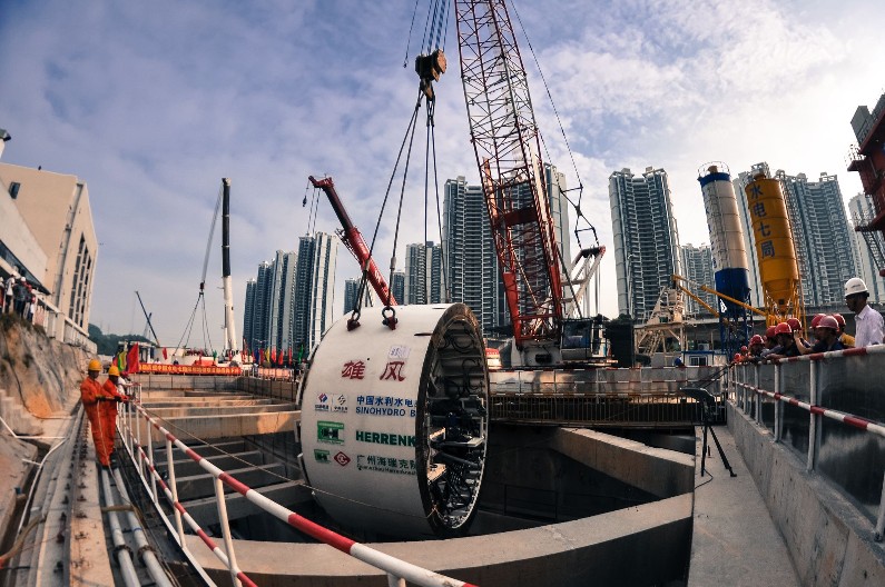 VAŽAN KORAK ZA IZGRADNJU TUNELA ZA BEOGRADSKI METRO Ministar Mali: Potpisan ugovor za nabavku dve mašine (VIDEO)