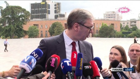 NOVINARKA RTCG POKUŠALA DA ISPROVOCIRA VUČIĆA Predsednik Srbije odgovorio: Važnije je kada ćete da poštujete Povelju UN i Rezoluciju 1244