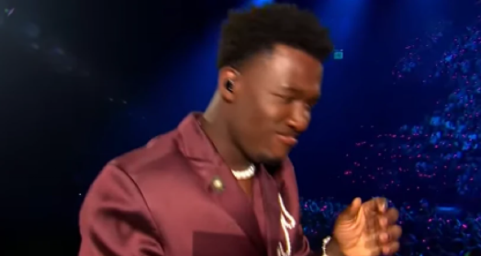 PEVAČ GRCA U SUZAMA, GLAS MU DRHTI Momenat na Evroviziji koji kida dušu, slomio se pred svima