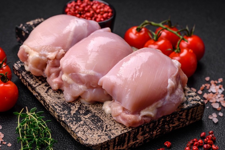 JEL SE PRODAJE PILETINA? Epidemija ptičjeg gripa! Tri zemlje obustavile uvoz živine iz Brazila (VIDEO)