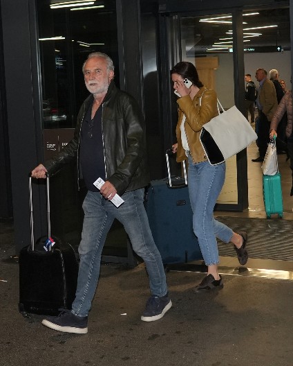 LAZAR RISTOVSKI I ANICA UHVAĆENI KADA SE NISU NADALI Glumac sa partnerkom u opuštenom izdanju, ona sve vreme krila lice (FOTO)