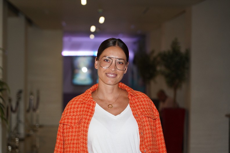 OVA FATALNA PLAVUŠA JE MAJKA MIRKE VASILJEVIĆ Moćna je i uticajna, svi je znate i gledate redovno na TV-u (FOTO)