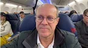 OVAJ ČOVEK JE PONUDIO ŽENI 95.000 EVRA DA URADI JEDNU STVAR U AVIONU Ona je odbila, a šta biste vi uradili?