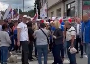 PARALELNA STVARNOST Građani u Kosjeriću dočekali Anu Brnabić raširenih ruku, N1 pokušala da slaže celu Srbiju (VIDEO)
