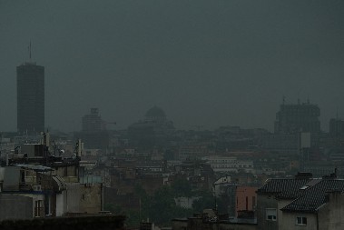 CRNO NEBO NAD BEOGRADOM! Zastrašujuće slike nevremena koje pustoši prestonicu, izdata SVA moguća upozorenja! (FOTO)