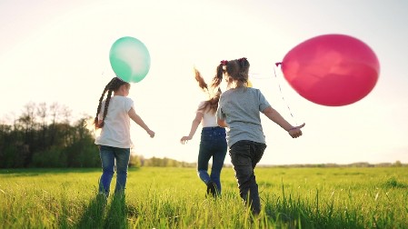 PUSTILA JE BALON SA CEDULJICOM DA POLETI Za devojčicu je to bila samo igra, ali nakon 10 dana je doživela pravi šok