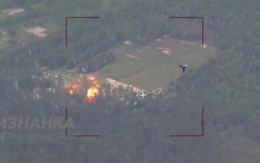 KRVAVI NAPAD PUTINOVIH TRUPA NA VOJNI KAMP! Šire se zastrašujući snimci, ljudi u sekundi zbrisani stravičnim udarom moćnim Iskanderom (VIDEO)