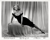 SKORO 200 DVOJNICA MERILIN MONRO UČESTVOVALO U HUMANITARNOM PLIVANJU Sve su ličile na slavnu glumicu - imale su dobar razlog za to