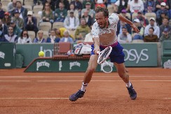 PRVORAZREDNA SENZACIJA NA ROLAN GAROSU Danil Medvedev ispao u prvom kolu!