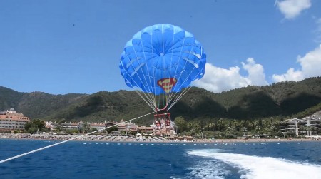 DEVOJKA POGINULA U BUDVI: Odvezala se sa sajle tokom parasejlinga