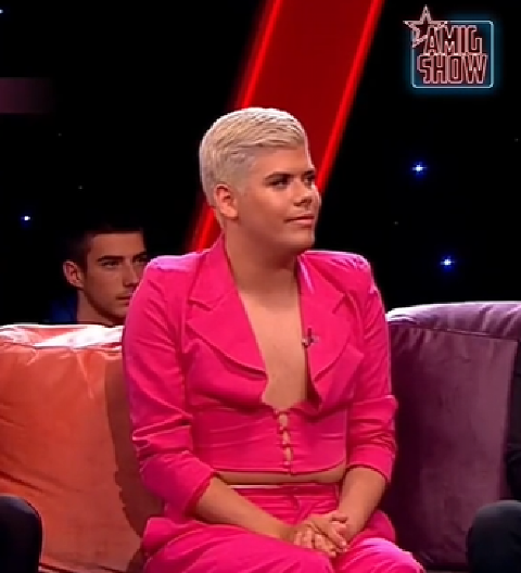 PROCURIO PRIVATNI SNIMAK UROŠA STANIĆA Napravio haos u srednjoj školi, uvija se i pada na pod (VIDEO)