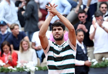 MORAO SAM OVO DA URADIM... Jedan potez Karlosa Alkaraza ostavio je sve u šoku (VIDEO)