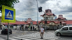 DOŠAO KRAJ HAOTIČNOM LUDILU NA ZELENJAKU: Postavljen novi semafor, vozačima i pešacima svanulo! (FOTO/VIDEO)