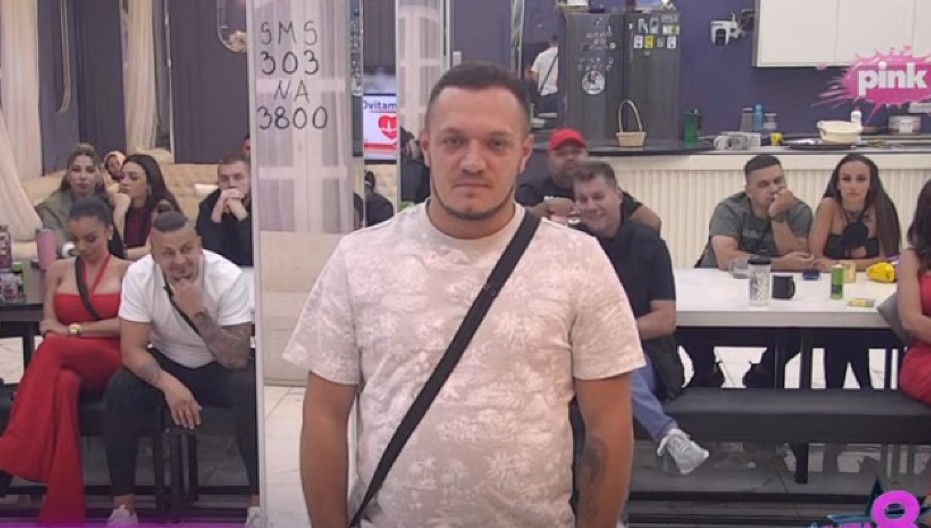 BEZ FASADE, OKO NJE HAOS Od rijalitija zaradio šok sumu novca, a evo kako izgleda Gastozova kuća u Svilajncu