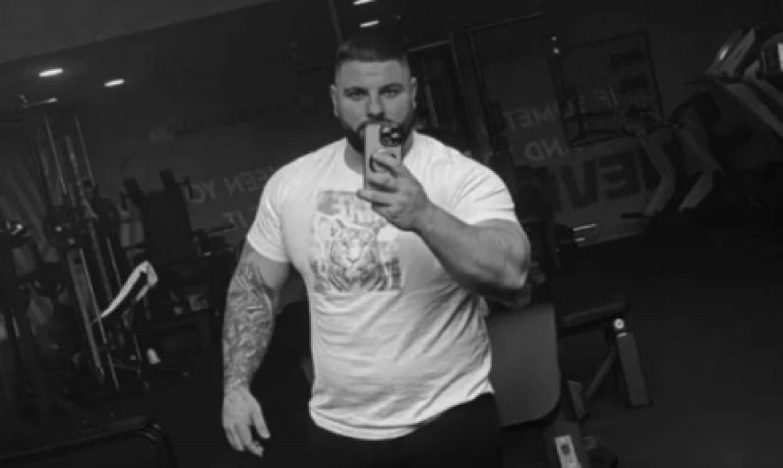 "VOLEO BIH DA SAM UMRO UMESTO TEBE" Srceparajuća poruka brata pokojnog rijaliti učesnika: "Dao sam sve da te spasimo"