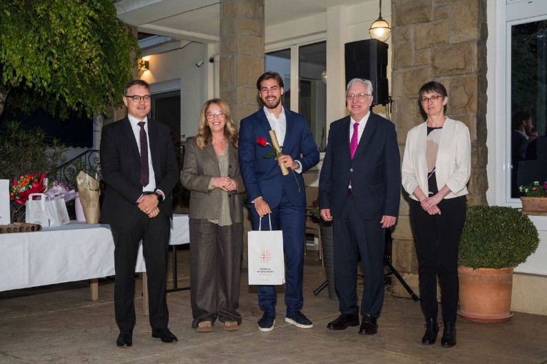 BLOKADERI U NEMAČKOJ AMBASADI! Roleks student ide u Berlin usred blokade! Ambasadorka nagradila svoje pulene!
