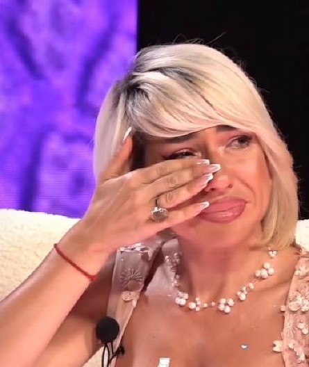 "TEŠKO JE BOLESTAN, MISLIM DA MI BOG VRAĆA" Jovana Jeremić slomljena zbog oca, na ivici suza otkrila potresne detalje