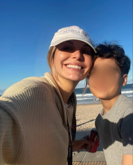 SIN POZNATE GLUMICE IZVRŠIO SAMOUBISTVO Trpeo je jezivo zlostavljanje, imao samo 13 godina, a ona želi da ga zamrzne