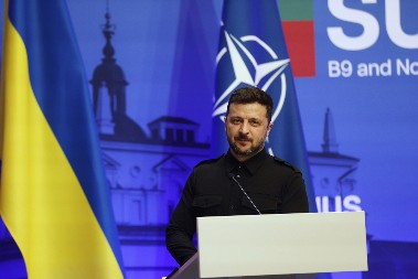 ZELENSKI NA SEDMOM NEBU Ukrajina pozvana na samit NATO-a