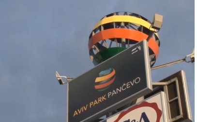 MUŠKARAC PUCAO IZ KOLA U PANČEVU Haos se desio kod tržnog centra