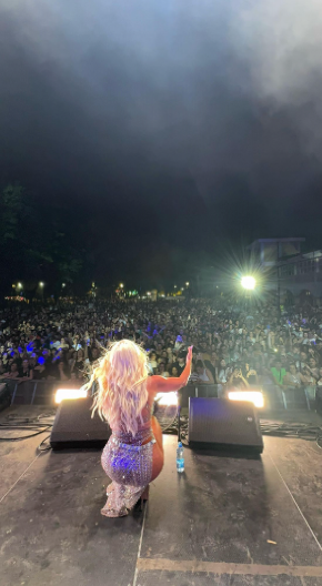 KARLEUŠA SE "SLOMILA" NA BINI Završila u suzama zbog ovog prizora, ponovo oborila sve rekorde posećenosti (VIDEO)