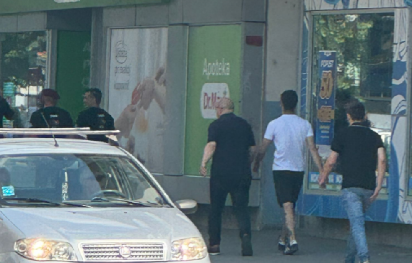 BORISLAV NOVAKOVIĆ I OPOZICIJA SE INFILTRIRALI U ZAJEČARU Probali da se kamufliraju među narod, ali su snimljeni (FOTO)