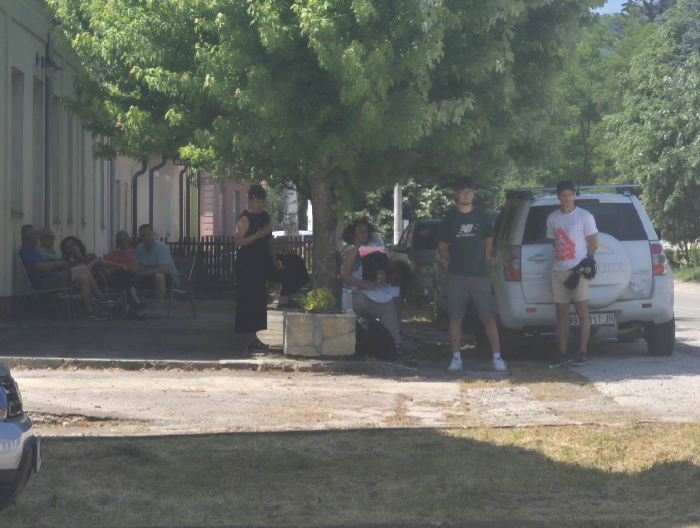 BLOKADERSKI BUGARSKI VOZ U KOSJERIĆU Evo dokaza ko ima duple biračke spiskove!