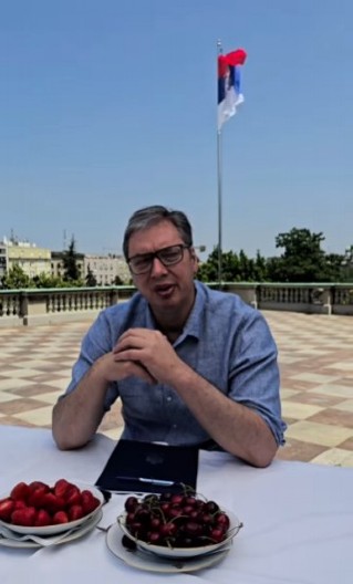 "MOLIM SVE LJUDE DA SE UJEDINJENI KONCENTRIŠEMO NA NAŠU SRBIJU" Vučić se upravo oglasio video-porukom! (VIDEO)