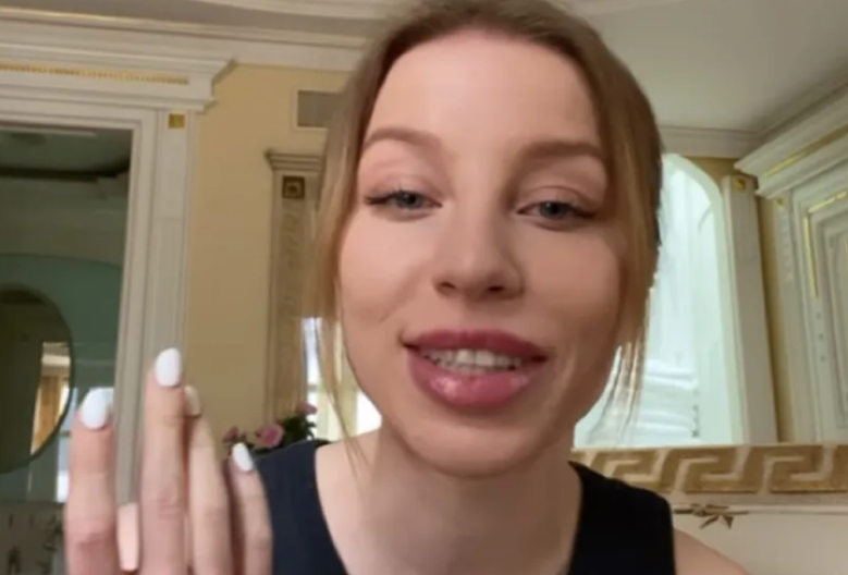 DVA BAZENA, SALON I POSEBNA SOBA U KOJOJ SVE ODIŠE LUKSUZOM Ćerka Filipa Ceptera otvorila vrata porodičnog doma (FOTO)