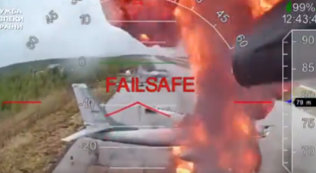 NOVI SNIMAK UKRAJINSKOG NAPADA Ruski avioni u plamenu, a sad su najavili NOVI PAKLENI PLAN (VIDEO)