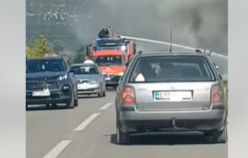 TRI OSOBE NASTRADALE, VATROGASCI GASILI POŽAR NA VOZILU! Stravična nesreća u Trebinju! (VIDEO)