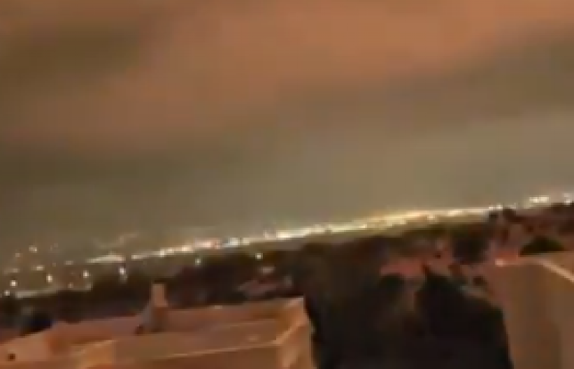 JEZIVI SNIMCI: Crveno nebo nad Izraelom – Iranske rakete probile Gvozdenu kupolu! (VIDEO)