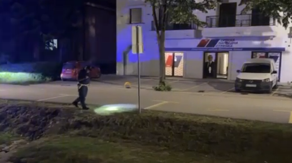 BLOKADERI PUCALI NA PROSTORIJE SNS-A DA UBIJU, ONDA I NA POLICIJU! Užas u Vrnjačkoj Banji