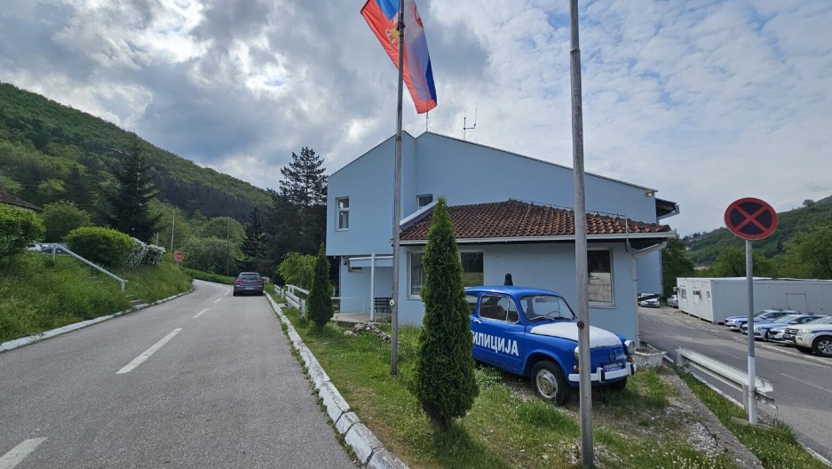 DEČAK (12) VOZIO AUTO, A NA ZADNJEM SEDIŠTU ONA Šok policajaca u Prijepolju!