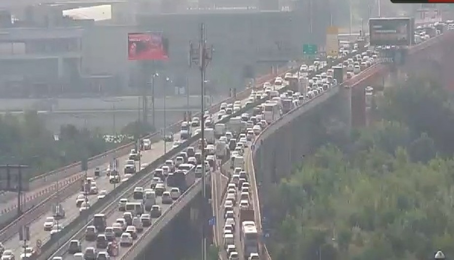 ZAOBIĐITE OVAJ DEO BEOGRADA, GUŽVE SU KATASTROFALNE Kolone vozila se protežu kilometrima, evo gde je kolaps