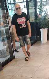 SRAMOTA! Sudija iz Kragujevca se okitio blokaderskim simbolima! Kako on može nekome pošteno da sudi?